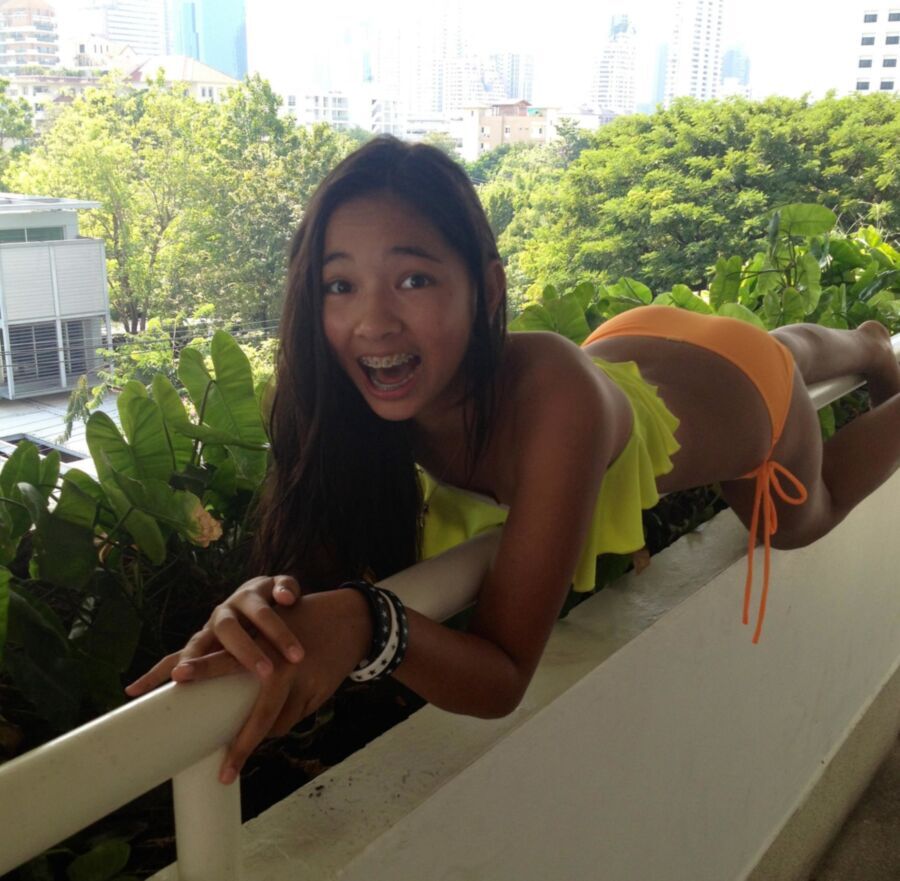 Free porn pics of Hawaiian/Asian teen melissa from online 2 of 4 pics