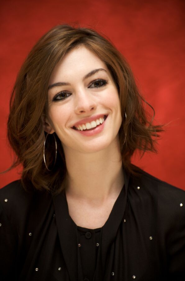 Free porn pics of Anne Hathaway - Big sexy smile 20 of 130 pics
