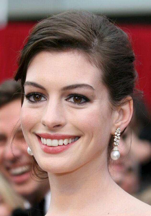 Free porn pics of Anne Hathaway - Big sexy smile 16 of 130 pics