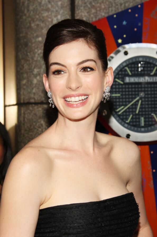 Free porn pics of Anne Hathaway - Big sexy smile 8 of 130 pics