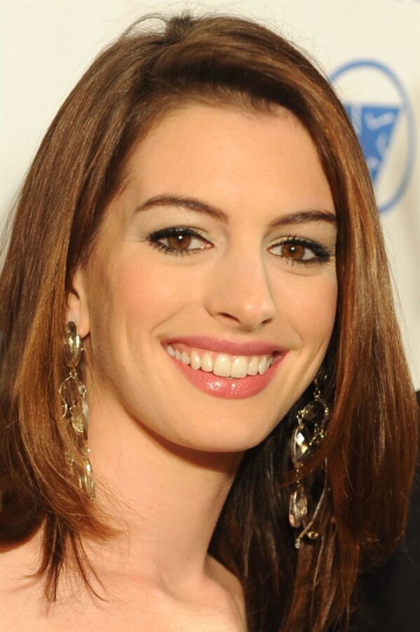 Free porn pics of Anne Hathaway - Big sexy smile 18 of 130 pics