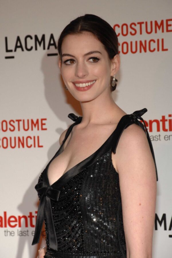 Free porn pics of Anne Hathaway - Big sexy smile 17 of 130 pics