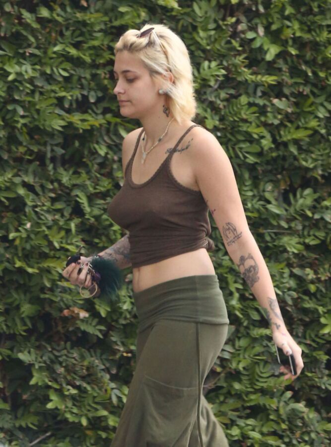 Free porn pics of Paris Jackson no bra  2 of 3 pics