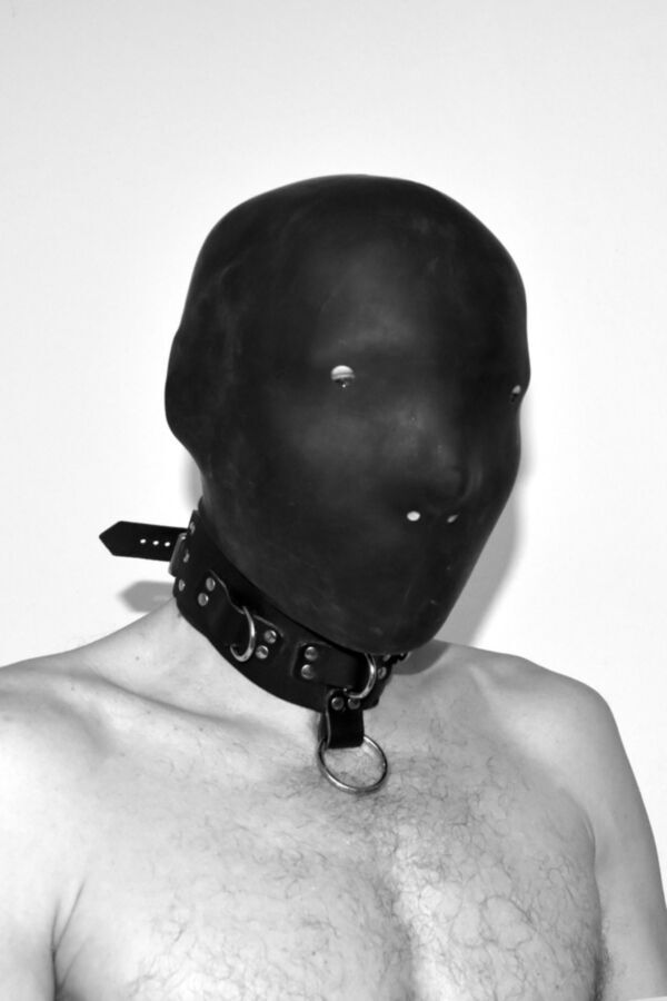 Free porn pics of Maske Halsband 1 of 3 pics