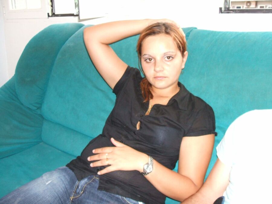 Free porn pics of Nuri, her sister and her mom, for fakes 15 of 19 pics
