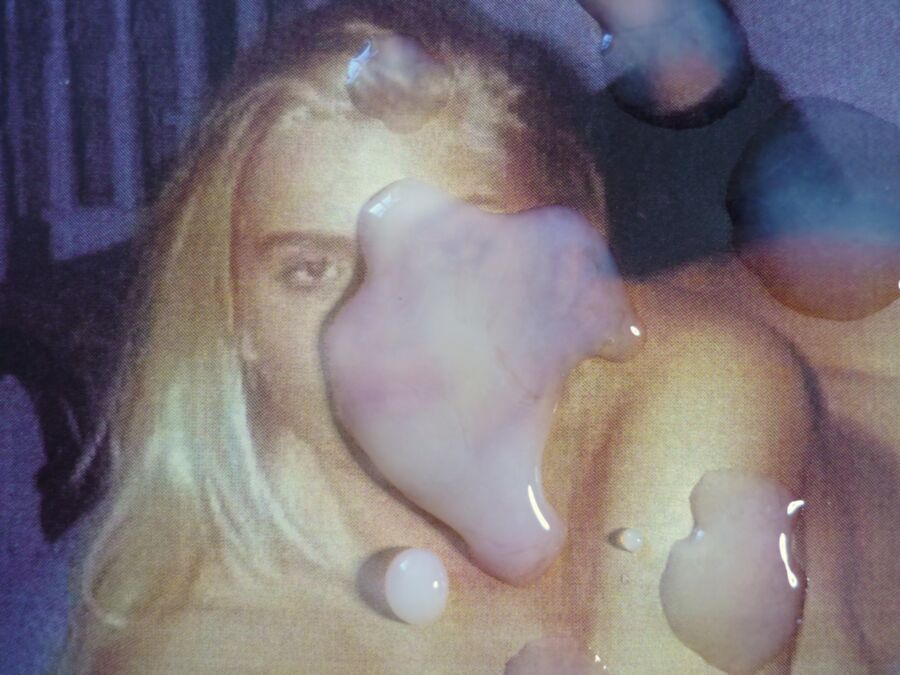 Free porn pics of Anna Nicole Smith - Cum on her face 9 of 20 pics
