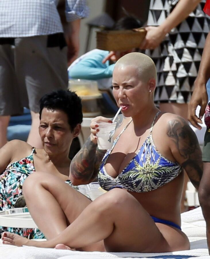 Free porn pics of Amber Rose thick ass again at the beach 9 of 10 pics
