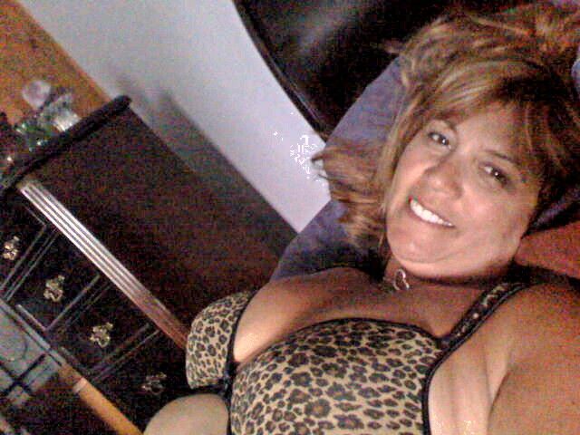 Free porn pics of MILF Lisa 11 of 17 pics