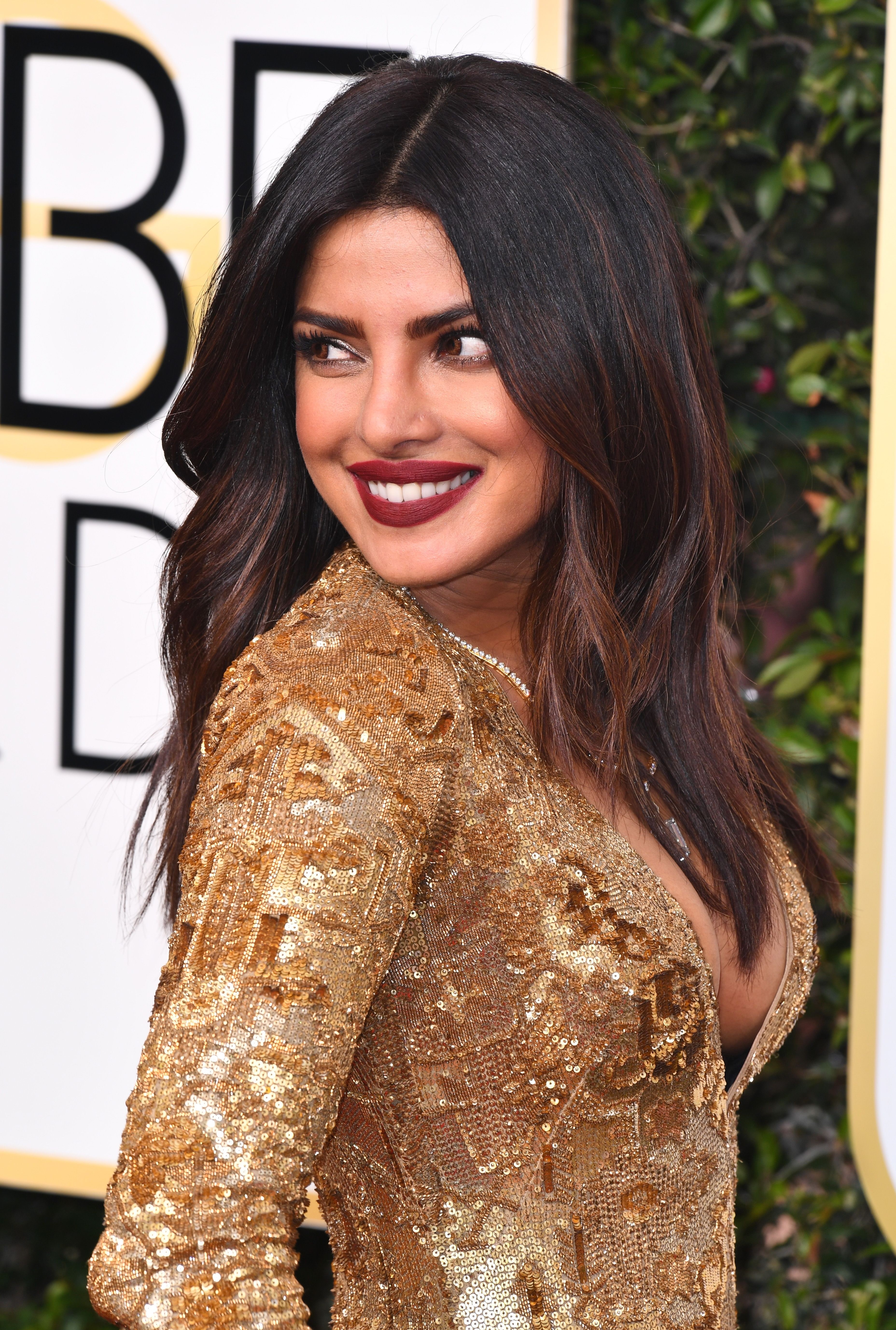 Free porn pics of Priyanka Chopra amazing cleavage at Golden Globes 10 of 53 pics