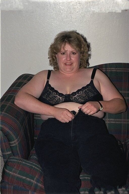 Free porn pics of FAT HAIRY BRITISH MOM POSING - RARE OLDER WEB FILES 6 of 147 pics