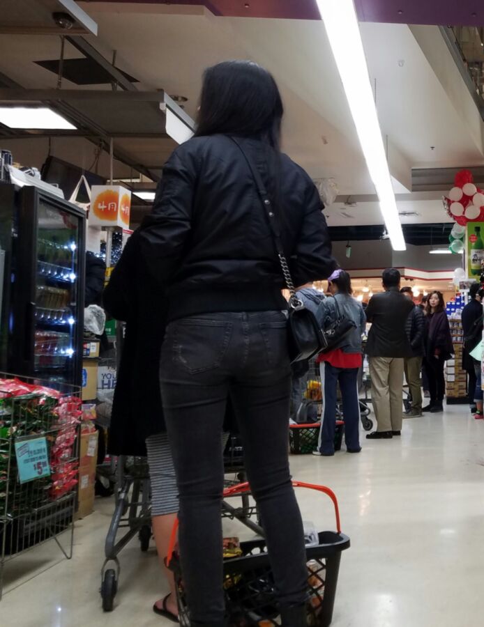 Free porn pics of Asian Hottie in supermarket line 16 of 26 pics