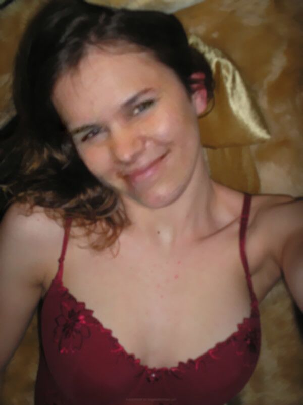Frnch amateur lesbian Feather touch clitoris