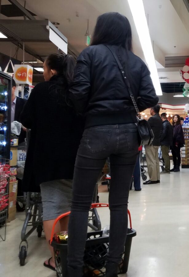 Free porn pics of Asian Hottie in supermarket line 17 of 26 pics