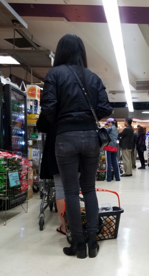 Free porn pics of Asian Hottie in supermarket line 11 of 26 pics