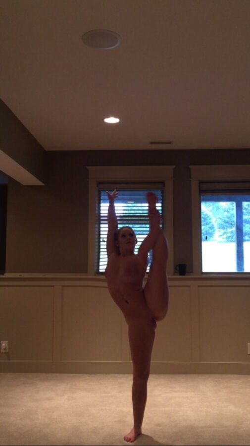Free porn pics of Naughty gymnast Kelly 6 of 10 pics