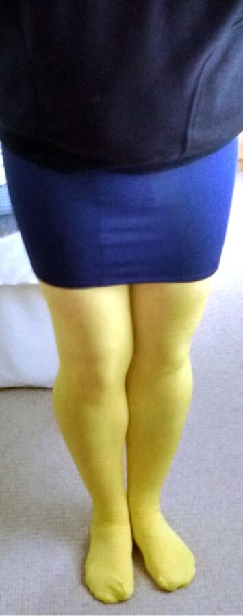 Free porn pics of Yellow opaque tights 2 of 8 pics