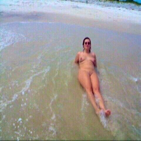 Free porn pics of Jill Nudewife on the beach 5 of 20 pics