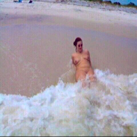 Free porn pics of Jill Nudewife on the beach 4 of 20 pics
