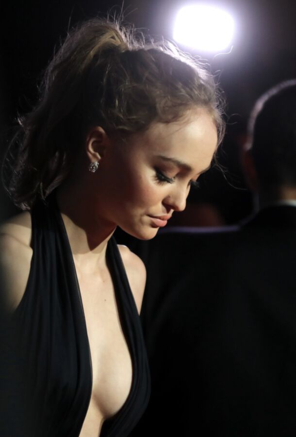 Free porn pics of Lily-Rose Depp and her sexy dress 1 of 10 pics