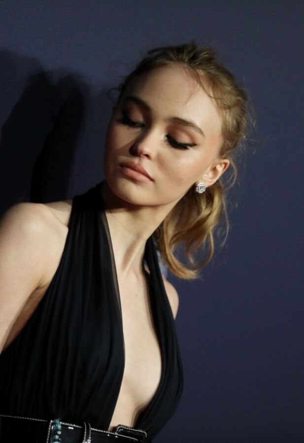 Free porn pics of Lily-Rose Depp and her sexy dress 8 of 10 pics