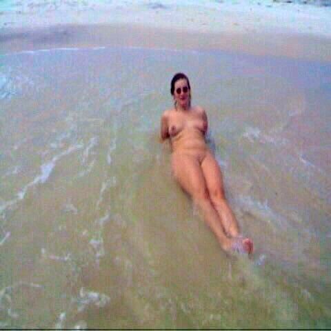 Free porn pics of Jill Nudewife on the beach 7 of 20 pics