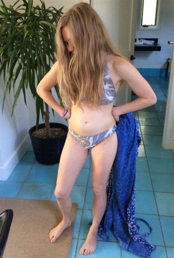 Free porn pics of Amanda Seyfried leaks 10 of 18 pics