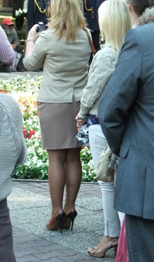 Free porn pics of candid amateur in pantyhose and heels 1 of 4 pics