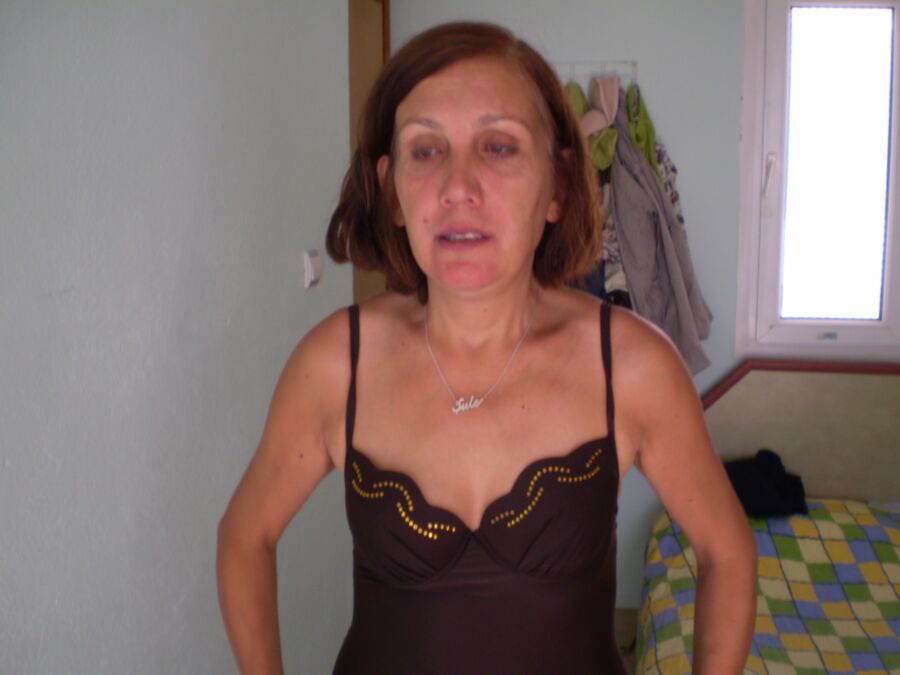 Free porn pics of Mother in law just got exposed 6 of 19 pics