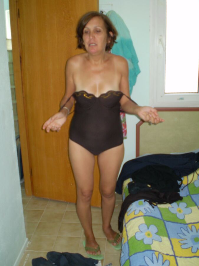 Free porn pics of Mother in law just got exposed 11 of 19 pics