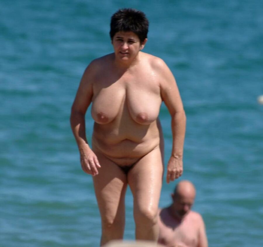 Free porn pics of Big boobs on the beach 13 of 152 pics