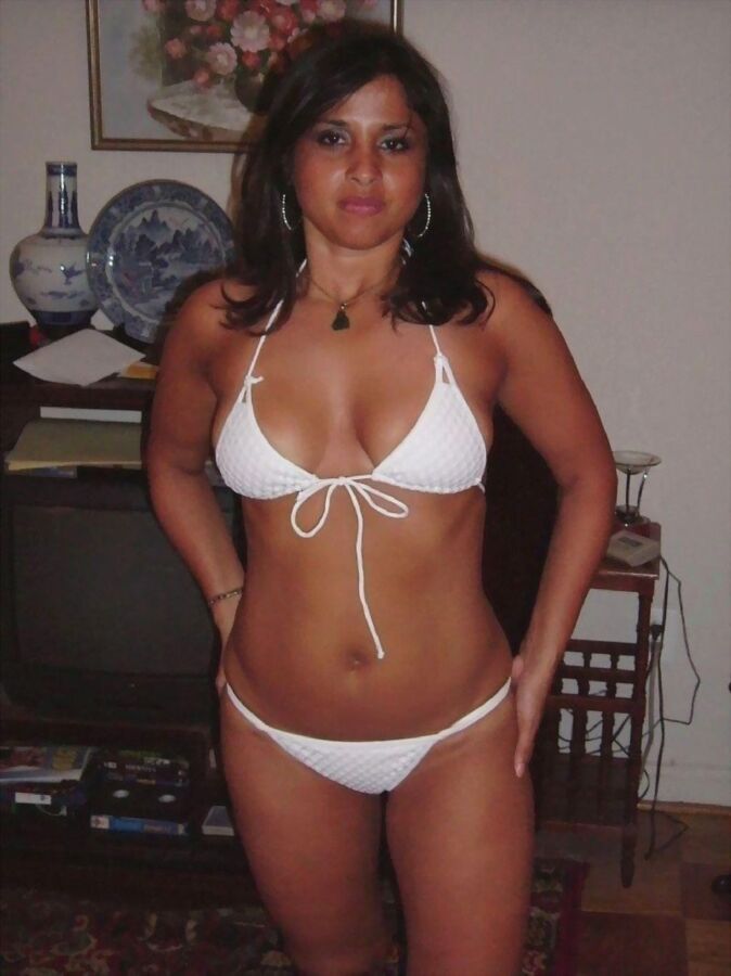 Free porn pics of Busty Amateur Latina MILF Gallery ! 4 of 33 pics