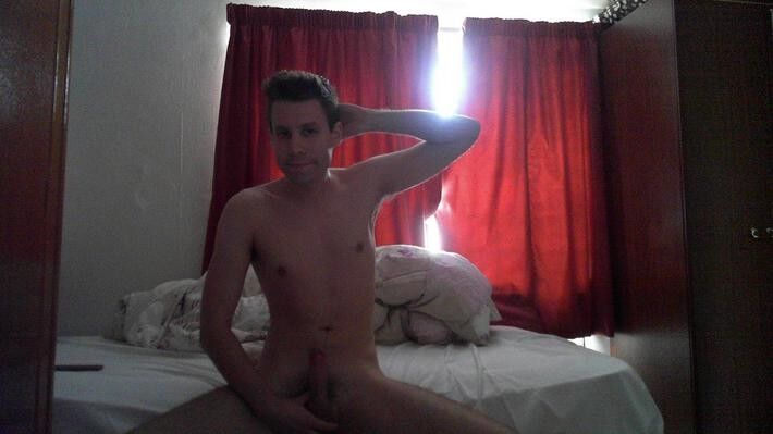 Free porn pics of Alex from Southampton UK fully exposed 5 of 6 pics