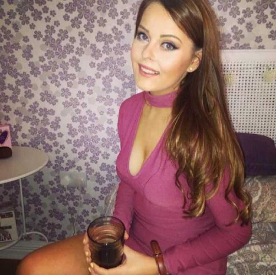 Free porn pics of Niamh exposed for tributes fakes captions 1 of 4 pics