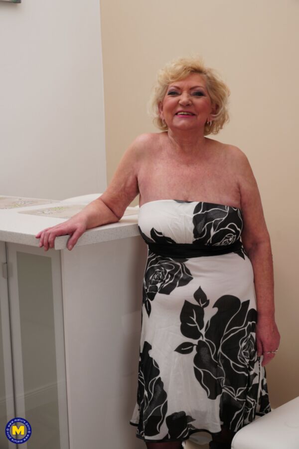 Ehefrau Granny Wald Kuessen