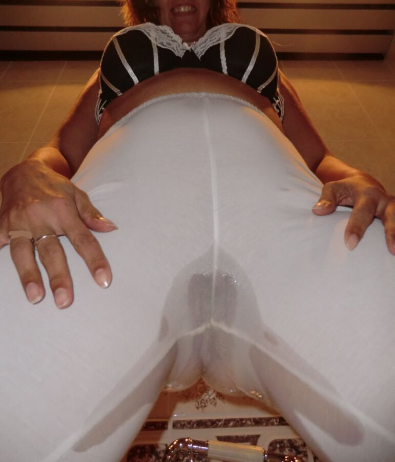 Free porn pics of Alysha Pissing in her Legging  6 of 16 pics