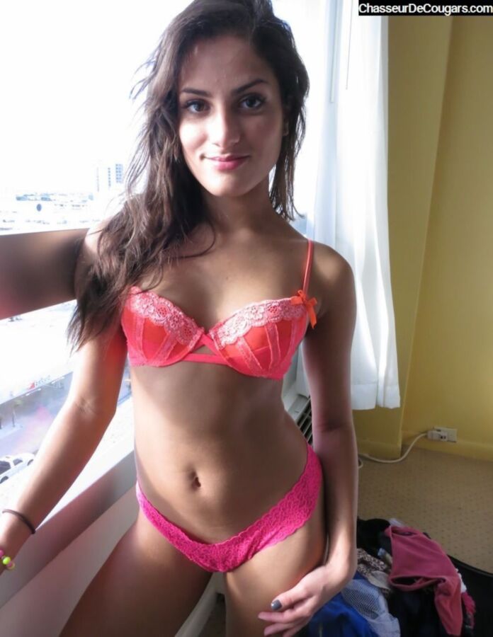 Free porn pics of Teen brunette bien baisée 15 of 103 pics