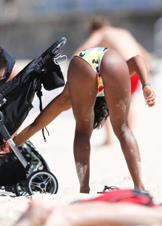 Free porn pics of Kelly Rowland Chocolate ass in swimsuit 4 of 9 pics