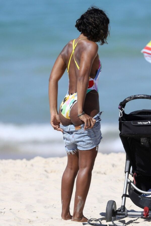 Free porn pics of Kelly Rowland Chocolate ass in swimsuit 7 of 9 pics