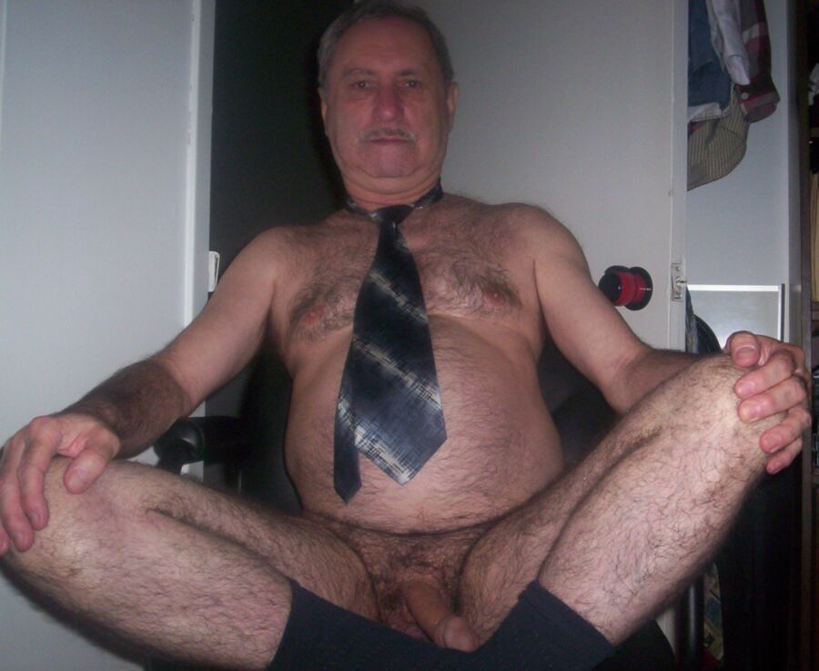 Free porn pics of mature gay daddy nude 11 of 16 pics