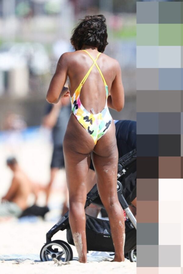 Free porn pics of Kelly Rowland Chocolate ass in swimsuit 3 of 9 pics