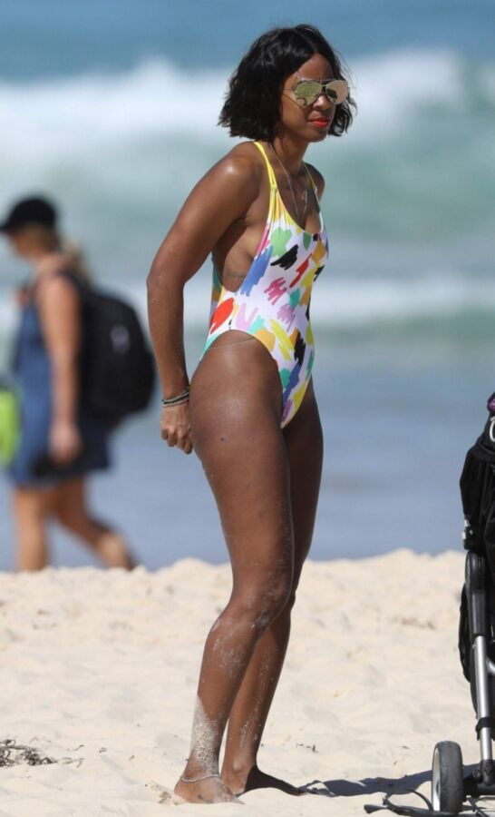 Free porn pics of Kelly Rowland Chocolate ass in swimsuit 1 of 9 pics