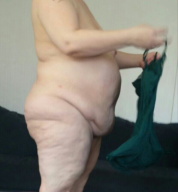 Free porn pics of unaware fat wife 5 of 6 pics