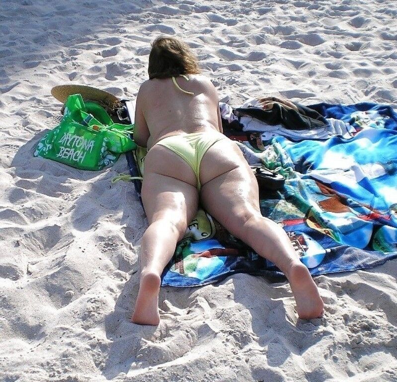 Free porn pics of Candid Beach Asses 18 of 20 pics