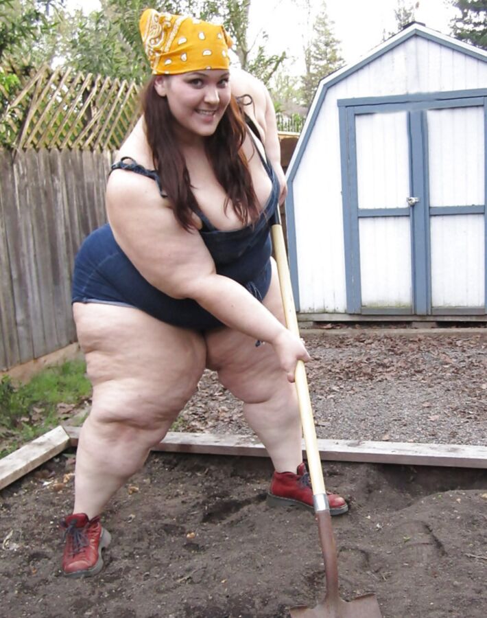 Free porn pics of Gorgeous Fatty in the Garden 12 of 15 pics
