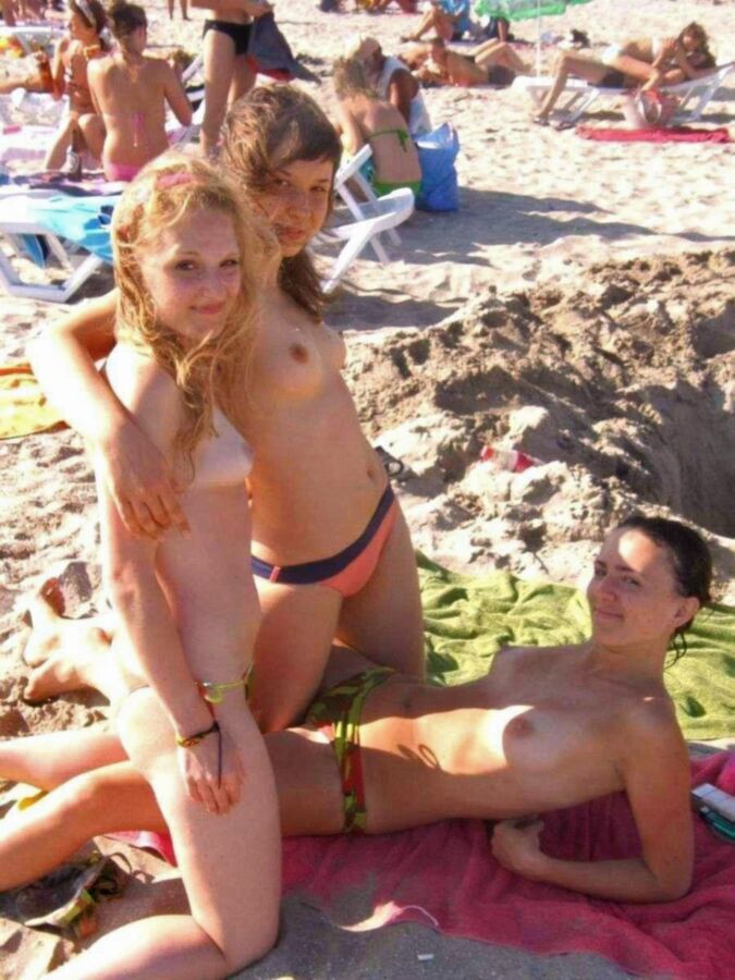Free porn pics of Another day at the beach, and its filling up! 14 of 68 pics