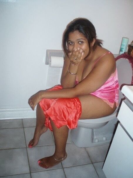 Free porn pics of INDIAN AUNTIES PEEING PICS 17 of 21 pics