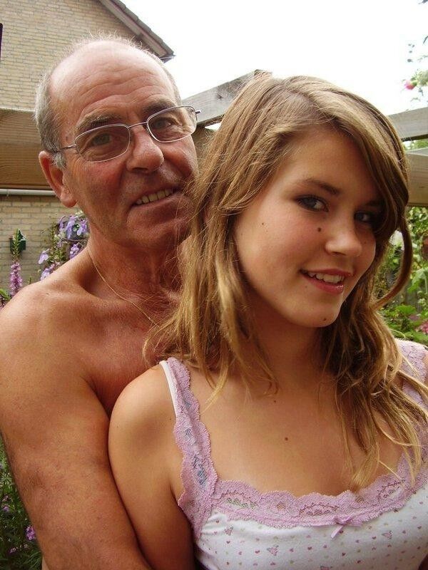 Free porn pics of Daddy ist der Beste ! 5 of 17 pics