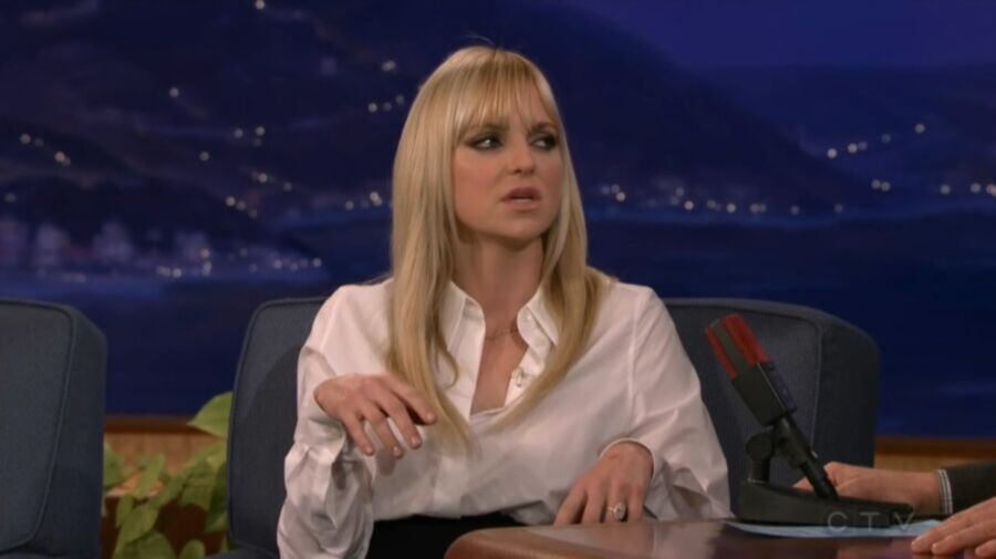 Free porn pics of Anna Faris 5 of 7 pics