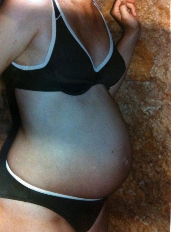 Free porn pics of My pregnant Susi!!! 8 of 16 pics