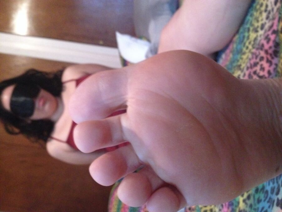 Free porn pics of Close up of girlfriends bare soles 5 of 7 pics